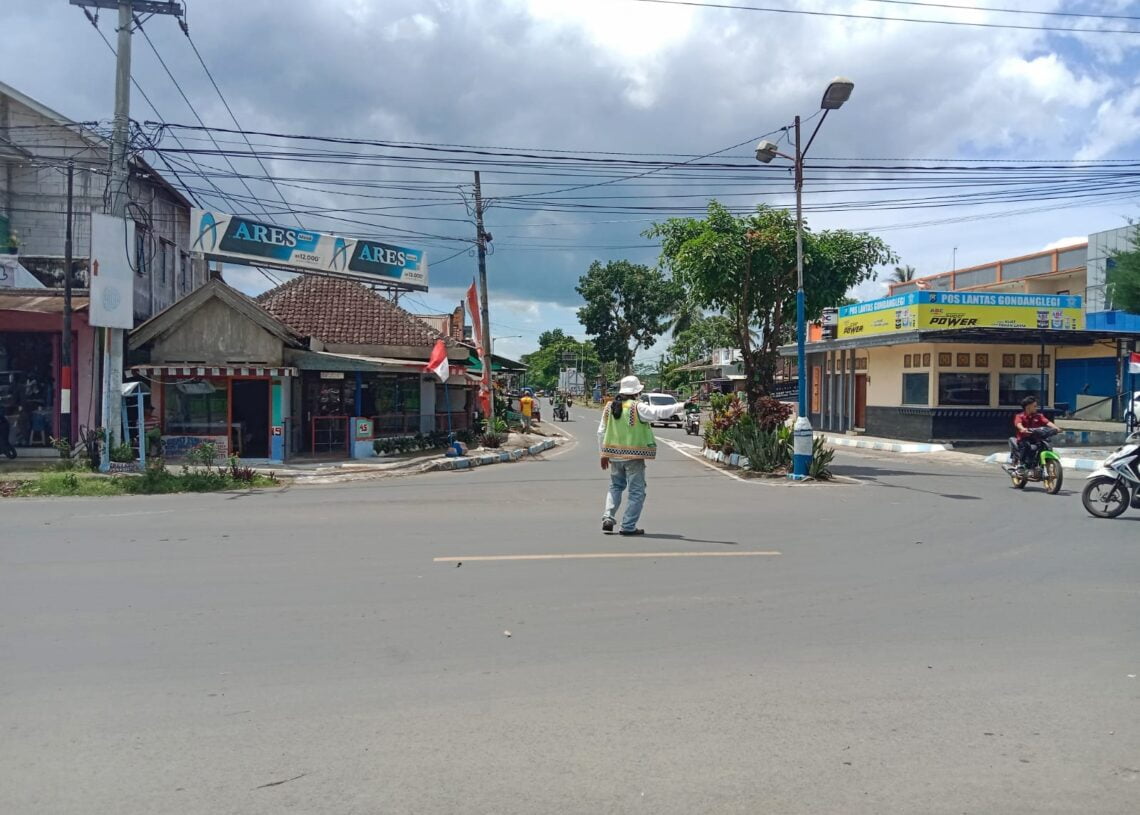 Akses jalan jurusan Gondanglegi Bantur yang akan diperlebar oleh Pemkab Malang. (suaragong/sur)