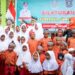 Gubernur Jatim Khofifah Indar Parawangsa bertemu anak-anak warga Sorong. (memo x/ist)