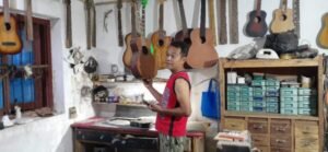 Gaes !!! Gitar Asal Jatikerto Malang Dari Rumahan Hingga Panggung Hiburan