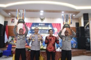Gaes !!! Peringati HPN ke 77, Jurnalis Polres Malang Beri Penghargaan Kapolsek Terbaik