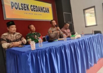 Kanit Shabara Polsek Gedangan Iptu Cahyo Wiyono saat memberi sambutan. ( suara gong/sur)