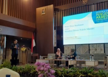 Anggota dan pengurus IDI Malang Raya menggelar seminar tentang akreditasi dokter praktik mandiri kemarin siang. ( suara gong/ded)