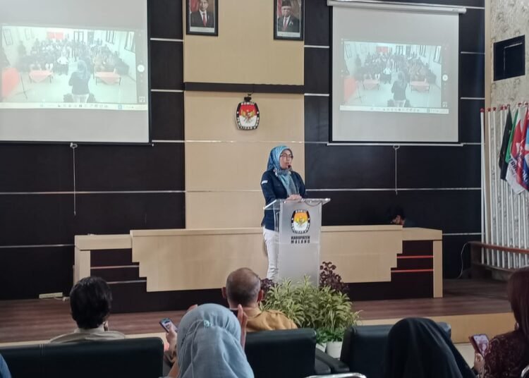 Ketua KPU Kabupaten Malang Anis Suhartini Saat Memberi Sambutan(suaragong/Sur)