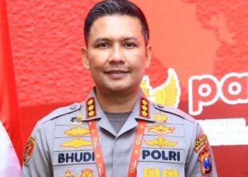 Kapolresta Malang Kota Kombes Pol Budi Hermato menerima penghargaan dari Kemenpan RB di Jakarta. (suara gong/ist)