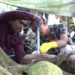 Anggota Reskrim Polres Batu melakukan olah TKP di lokasi arca hilang di Ngantang, Kabupaten Malang. ( suara gong/ist)