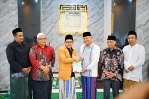 Gaes !!!  Gerakan Sholat Subuh Berjamaah (GSSB) di Masjid Al Amin Madyopuro, Walikota Sutiaji : Tebar Salam untuk Kebaikan dan Perdamaian