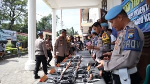 Gaes !!! Beberapa Anggota Polisi Wajib Perbaruhi Surat Ijin Senpi, Kenapa?