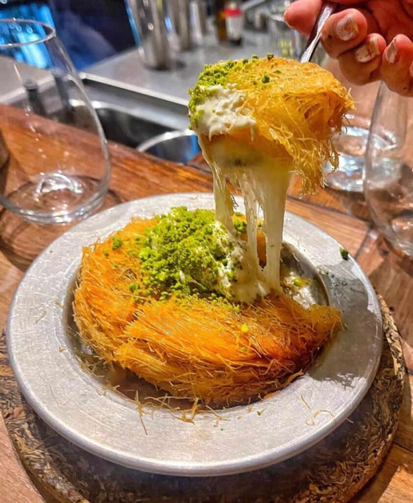 Mereka yang merayakan di berbagai belahan dunia tentunya memiliki makanan khasnya. terdapat makanan khas Ramadan dari berbagai penjuru dunia.