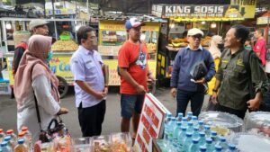 Gaes !!! Beli Jajananan di Alun alun Kota Batu Aman