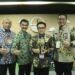 Walikota Malang menerima Piala Adipura dari Menteri LHK Siti Nurbaya di Jakarta. ( suara gong/ist)