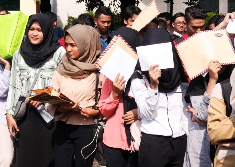 Upaya Pemkot Batu dalam menekan angka pengangguran Dinas Tenaga Kerja (Disnaker) terus berupaya melakukan penyerapan tenaga kerja.