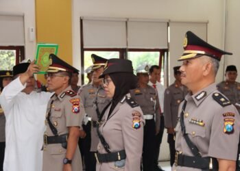 Kapolres Batu AKBP Oskar Syamsuddin memimpin sertijab Wakapolres Batu.(ist)