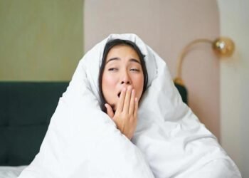 Pola tidur saat Ramadan seringkali membuat orang sulit untuk beradaptasi. Bangun dini hari untuk sahur, berangkat kerja di pagi harinya.