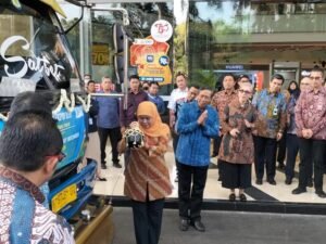 Gaes !!! Khofifah Resmi Buka Festival Perdagangan Internasional Puluhan IKM Terlibat