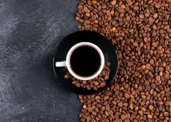 Kopi memiliki pengaruh yang baik dan buruk bagi tubuh. Salah satu pengaruh buruk konsumsi kopi yaitu dapat membuat perut terasa mual.