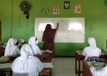 Gedung SMPN 7 Kota Batu tahap pertama sudah selesai, Pemkot Batu masih harus memberikan fasilitas lengkap sebelum gedung ditempati.