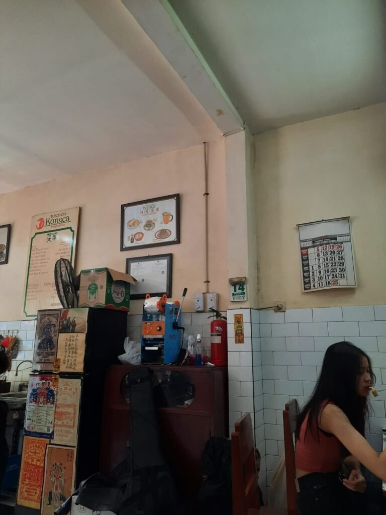 sejak beberapa tahun terakhir sedang menjamur coffe shop. Misal saja Toko Kopi Kongca, yang hadir sebagai pembeda.