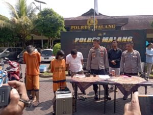 Gaes !!! Kok Tega, Ibu Sundut Kedua Anaknya Pakai Rokok