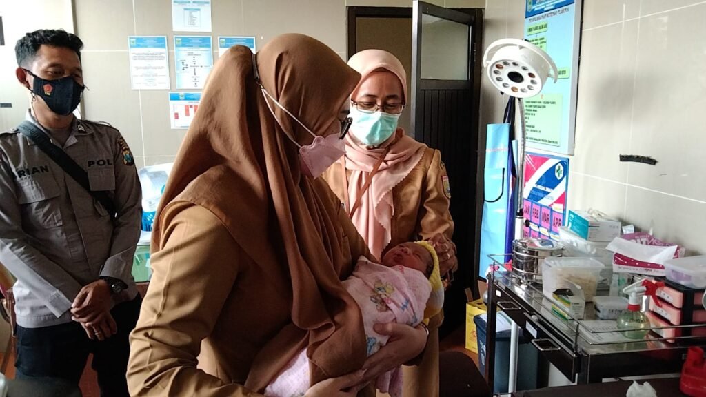 Gaes !!! Bayi Laki-Laki yang Dibuang di Karangsari, Tampan dan Menggemaskan