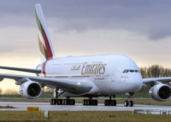 ilustrasi pesawat a380 emirates (emirates)