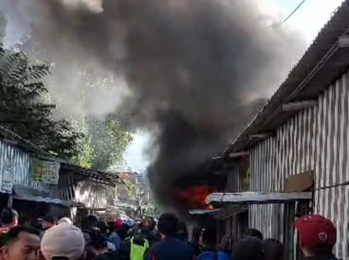 Suasana Relokasi pasar kota batu kebakaran. (Suara gong)