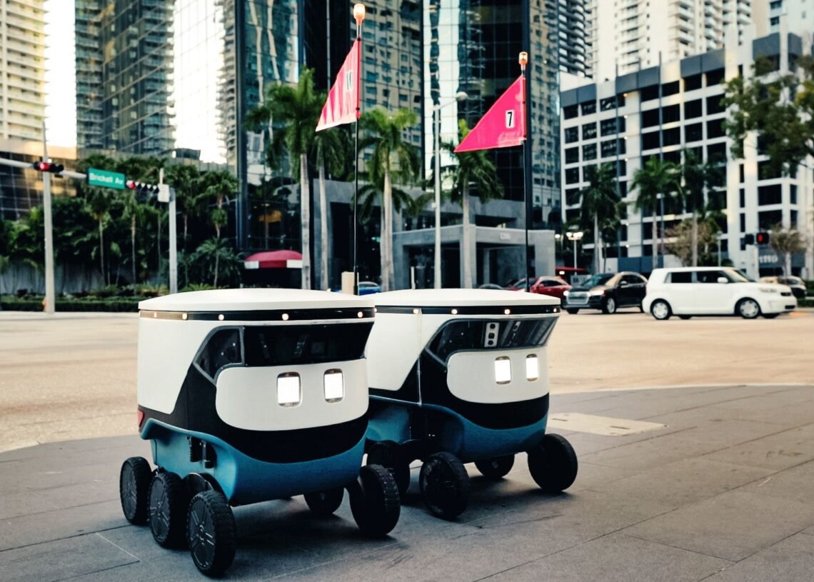 robot pengantar makanan uber (cnn)