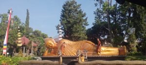 Gaes !!! Bukti Kesetiaan dan Keimanan,Jelang Waisak, Patung Buddha Tidur Dibersihkan