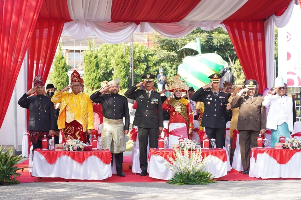 Gaes !!! Peserta Upacara Pakai Baju Adat, Ini Wujud Cinta Tanah Air