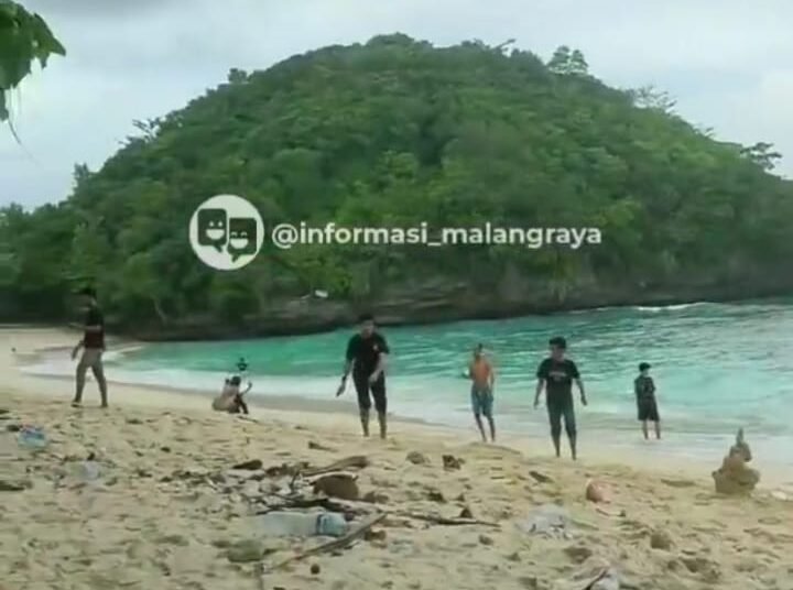 Tangkap layar pantai Teluk Asmara kotor