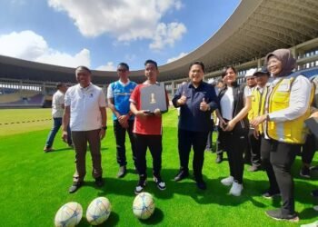 sidak Erick Thohir selaku Ketua PSSI di Stadion Manahan Solo (foto: Medcom.id/Triawati)