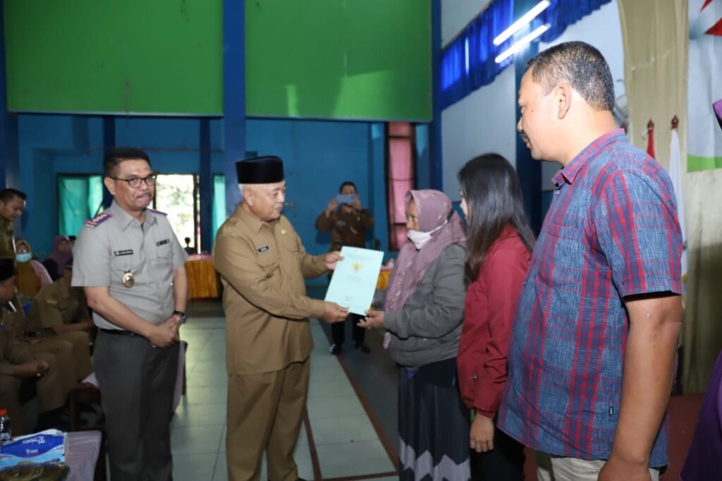 Gaes !!! Manfaatkan Untuk Tingkatkan Kesejahteraan, 500 Sertifikat Tanah Diserahkan ke Warga Bululawang