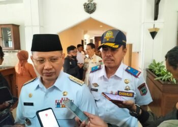 Pj Walikota Batu Aries Agung Paewai memberikan keterangan soal titik jalan yang sering terjadi kecelakaan. (ist)