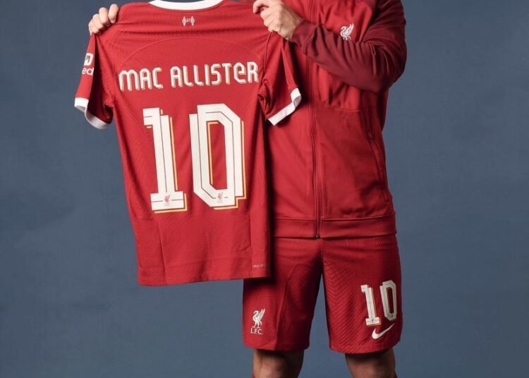 Allister resmi memakai nomor punggung 10 (foto: instagram @alemacallister)