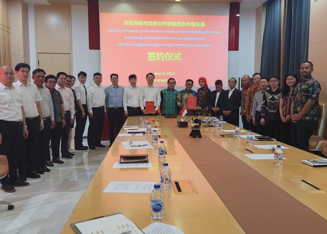 Walikota Malang Drs H Sutiaji menandatangani kerjasama dengan perusahaan Tiongkok. (Ist)