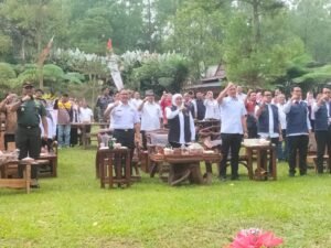 Gaes !!! Khofifah Berharap Tanaman Kopi Bisa Kerek Kesejahteraan Petani Hutan