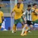 Lionel Messi dikepung tiga pemain Australia di laga FIFA Matchday (foto: AP/Mark Schiefelbein)