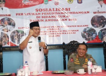 Wakil Bupati Malang Didik Gatot Subroto memberikan himbauan gempur rokok ilegal di Balai Desa Sukomulyo Kecamatan Pujon, Kabupaten Malang, Rabu (14/6/2023).