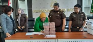 Gaes !!!! Bank Jatim Terima Pengembalian Uang Kerugian Negara Senilai 950 Juta
