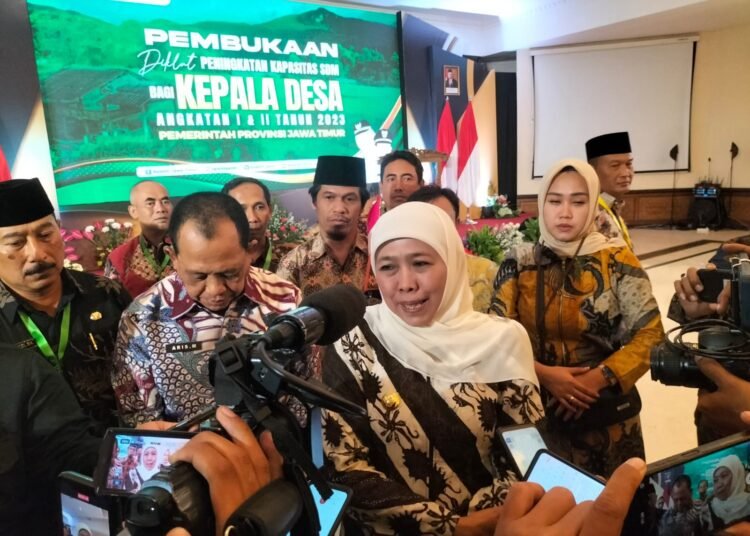 Gubernur Jawa Timur, Khofifah Indar Parawansa, mendorong desa-desa agar bisa menjadi desa devisa karena bisa mempercepat pertumbuhan ekonomi.