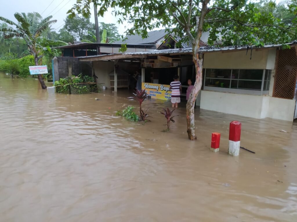 Gaes !!! Hujan Lebat, Sungai Meluap, Tiga Dusun Terendam