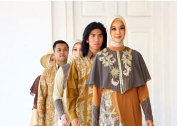 Sentuhan Batik Kota Probolinggo Menguatkan Nuansa Earth Tone pada karya Desainer Lia Afif. (Ist)