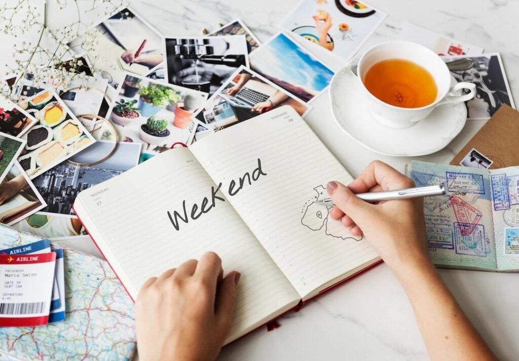 Akhir pekan atau weekend, bisa dikatakan sebagai waktu dimana orang-orang beristirahat sejenak dari aktivitas-aktivitas harian.