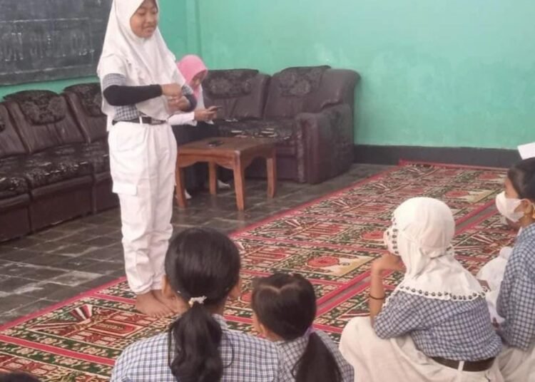 Rencana Dinas Pendidikan dan Kebudayaan (Disdikbud) Kota Batu mewacanakan untuk melakukan merger SDN Sisir 2 dengan SDN Sisir Kota Batu.