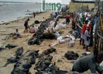 Sampah masih terlihat di pantai gili ketapang. (Ist)