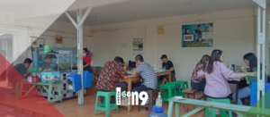 Gaes!!! Rujak Cingur Nusabarong, Lezatnya Mak Yus!