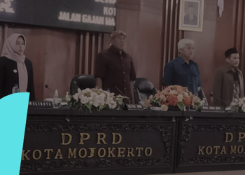 Wali Kota, Ketua DPRD  dan Wakil Ketua DPRD menghadiri  Rapat Paripurna di ruang rapat gedung DPRD Kota Mojokerto. (ist)