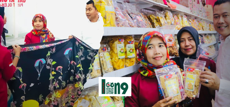 Salah satu pelaku UMKM Donomulyo Maju  menunjukan hasil produksinya. (ist)