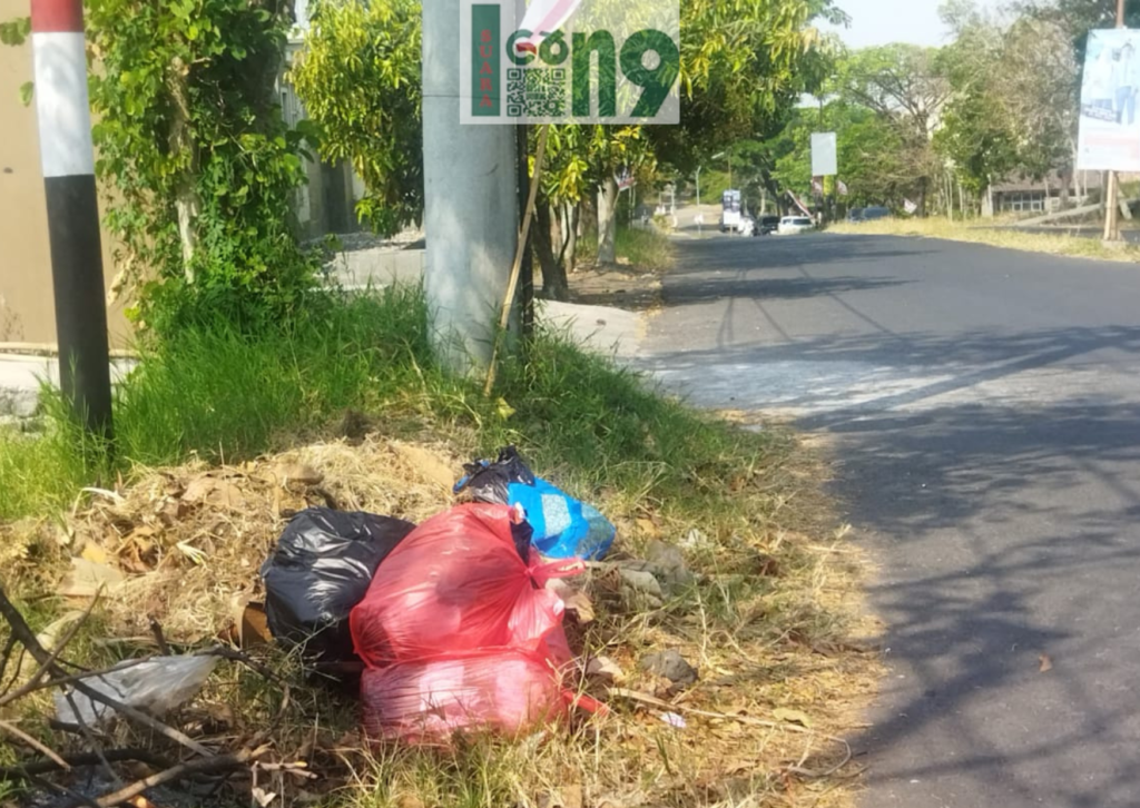 Gaes !!! Warga Buang Sampah Ditepi Jalan, Ini Salah Siapa?