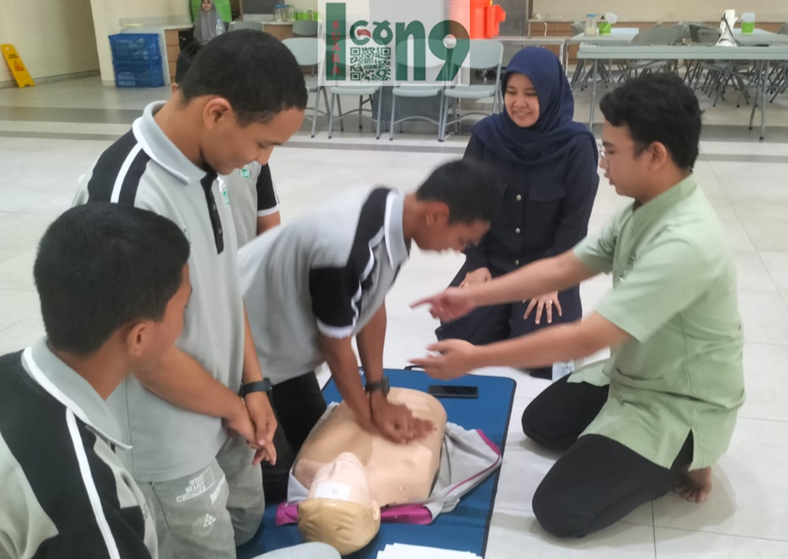 Fakultas Kedokteran Universitas Airlangga berikan pelatihan basic life support (BLS), atau penanganan ke gawat daruratan dini.