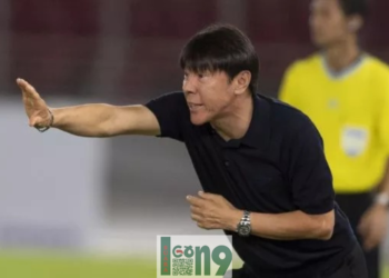 Aksi Shin Tae-yong di pinggir lapangan saat mengarahkan para pemain timnas(foto: ANTARA)